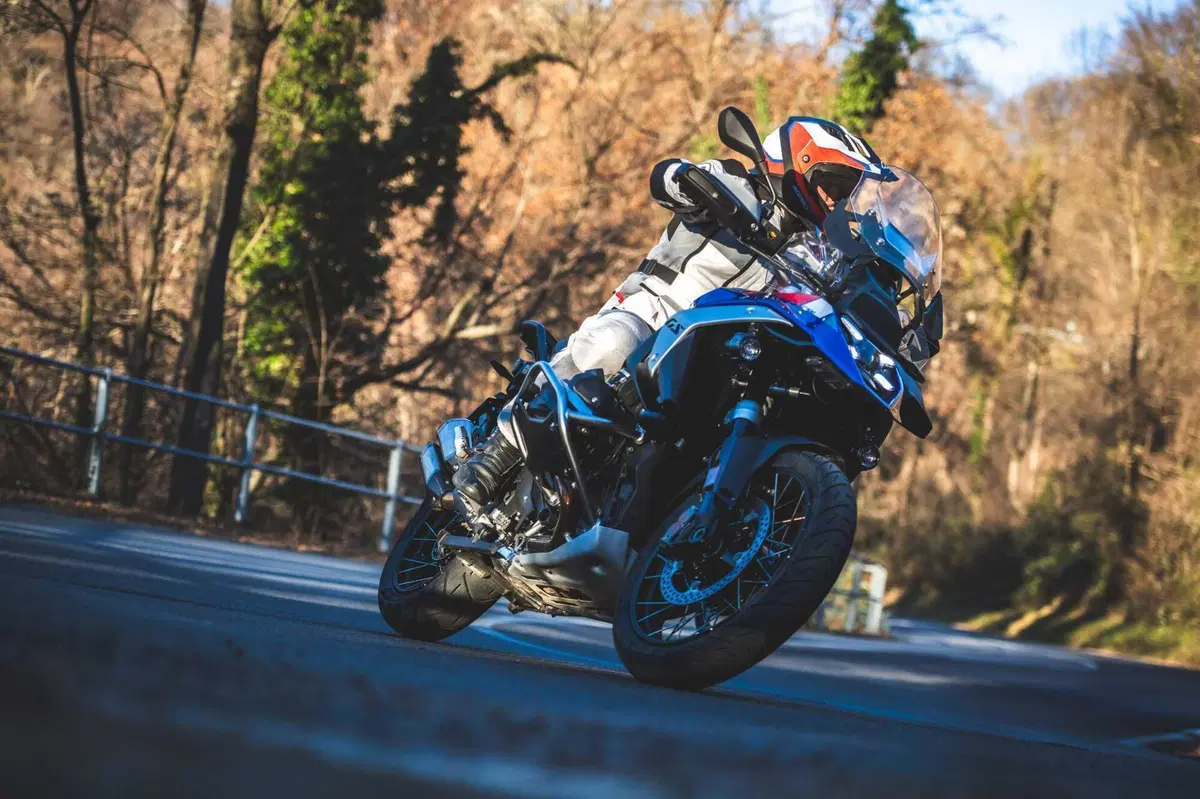 BMW R1300GS VS R1250GS, la SFIDA! Velocità, accelerazione, peso, consumi: tutta la verità [VIDEO] (87)