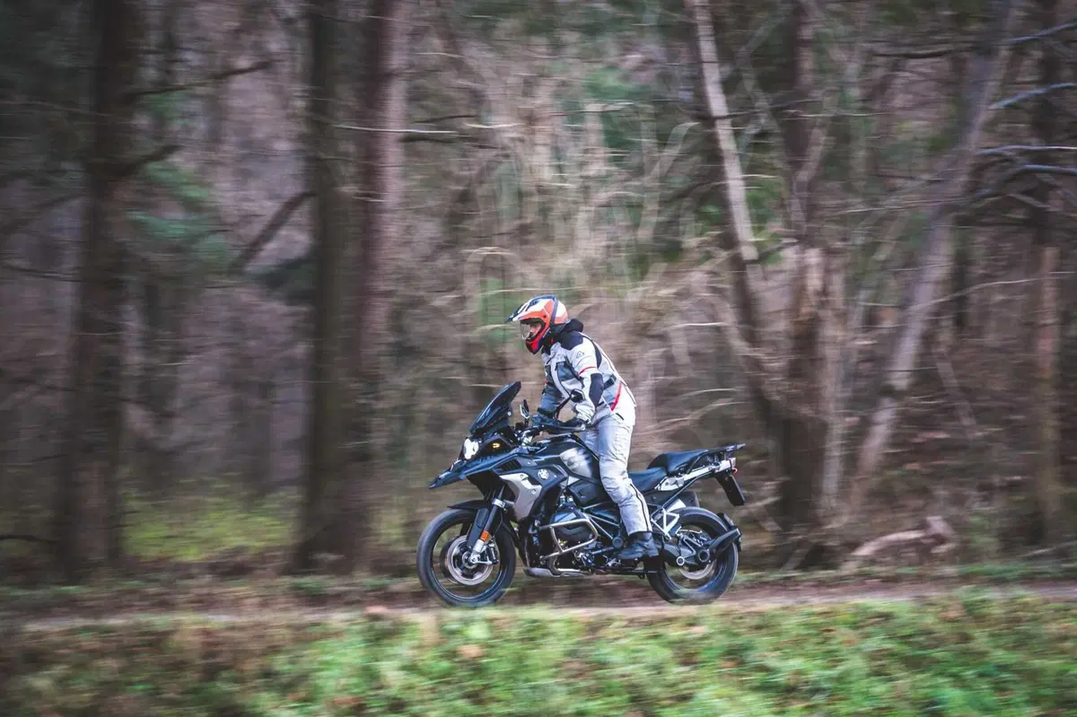 BMW R1300GS VS R1250GS, la SFIDA! Velocità, accelerazione, peso, consumi: tutta la verità [VIDEO] (88)