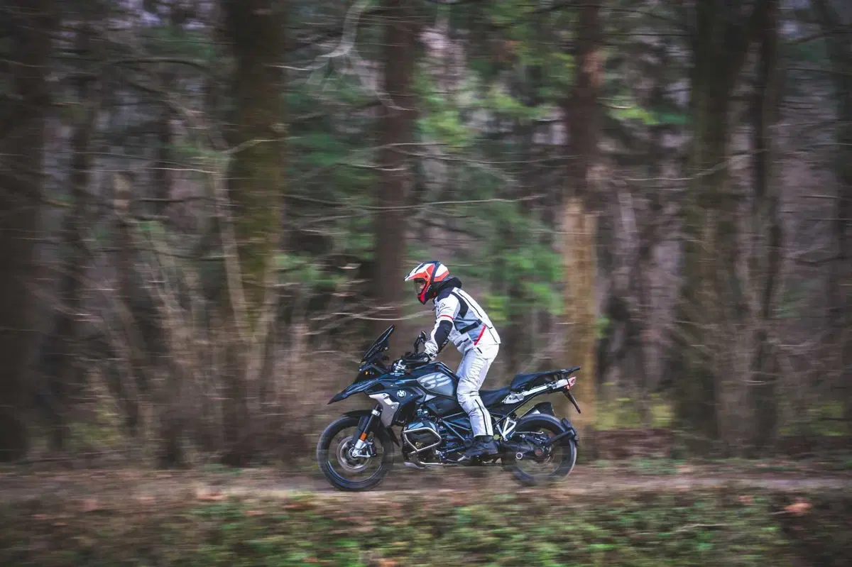 BMW R1300GS VS R1250GS, la SFIDA! Velocità, accelerazione, peso, consumi: tutta la verità [VIDEO] (89)