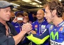 MotoGP 2024. Valentino Rossi conosce Michael Jordan e Brad Pitt, ma gli altri piloti della MotoGP non è che conoscano molti vip [VIDEO]