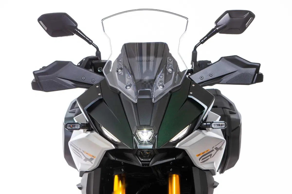 MBE 2024: le versioni Sport e Touring della Suzuki GSX-S1000GX e la V-STROM 800DE Djebel [GALLERY]