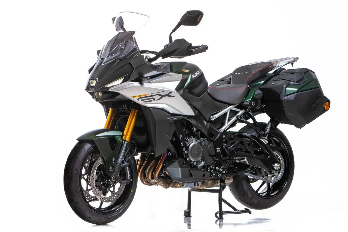 MBE 2024: le versioni Sport e Touring della Suzuki GSX-S1000GX e la V-STROM 800DE Djebel [GALLERY] (3)