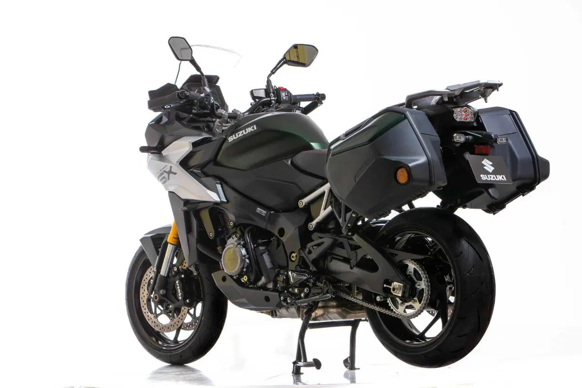 MBE 2024: le versioni Sport e Touring della Suzuki GSX-S1000GX e la V-STROM 800DE Djebel [GALLERY] (5)