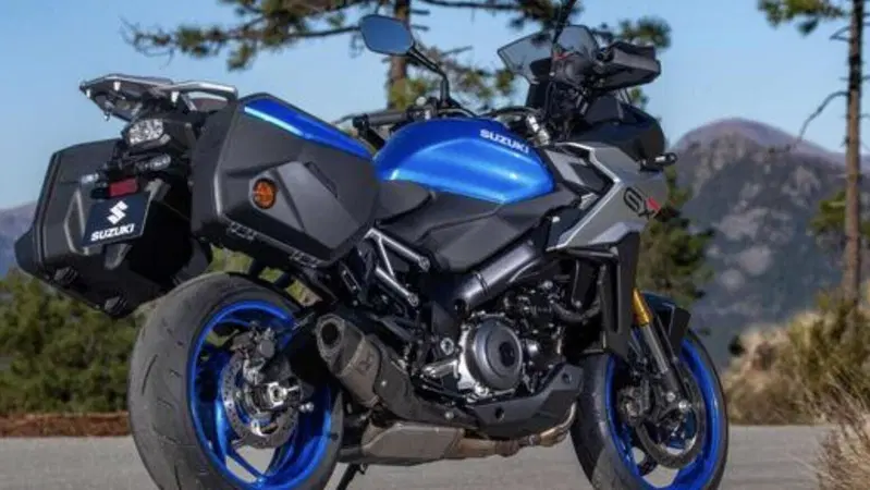 MBE 2024: le versioni Sport e Touring della Suzuki GSX-S1000GX e la V-STROM 800DE Djebel [GALLERY]