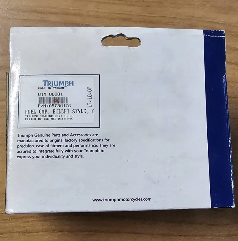 TAPPO SERBATOIO ORIGINALE BONNEVILLE SCRAMBLER T10 Triumph (2)