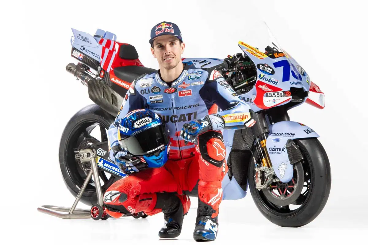 Marc Marquez con la Ducati del team Gresini (10)