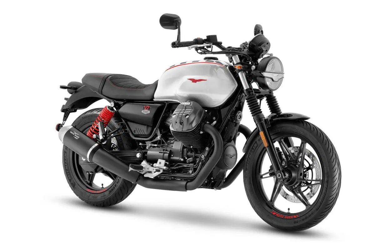 Moto Guzzi V7 Stone Ten: 10 anni insieme.
