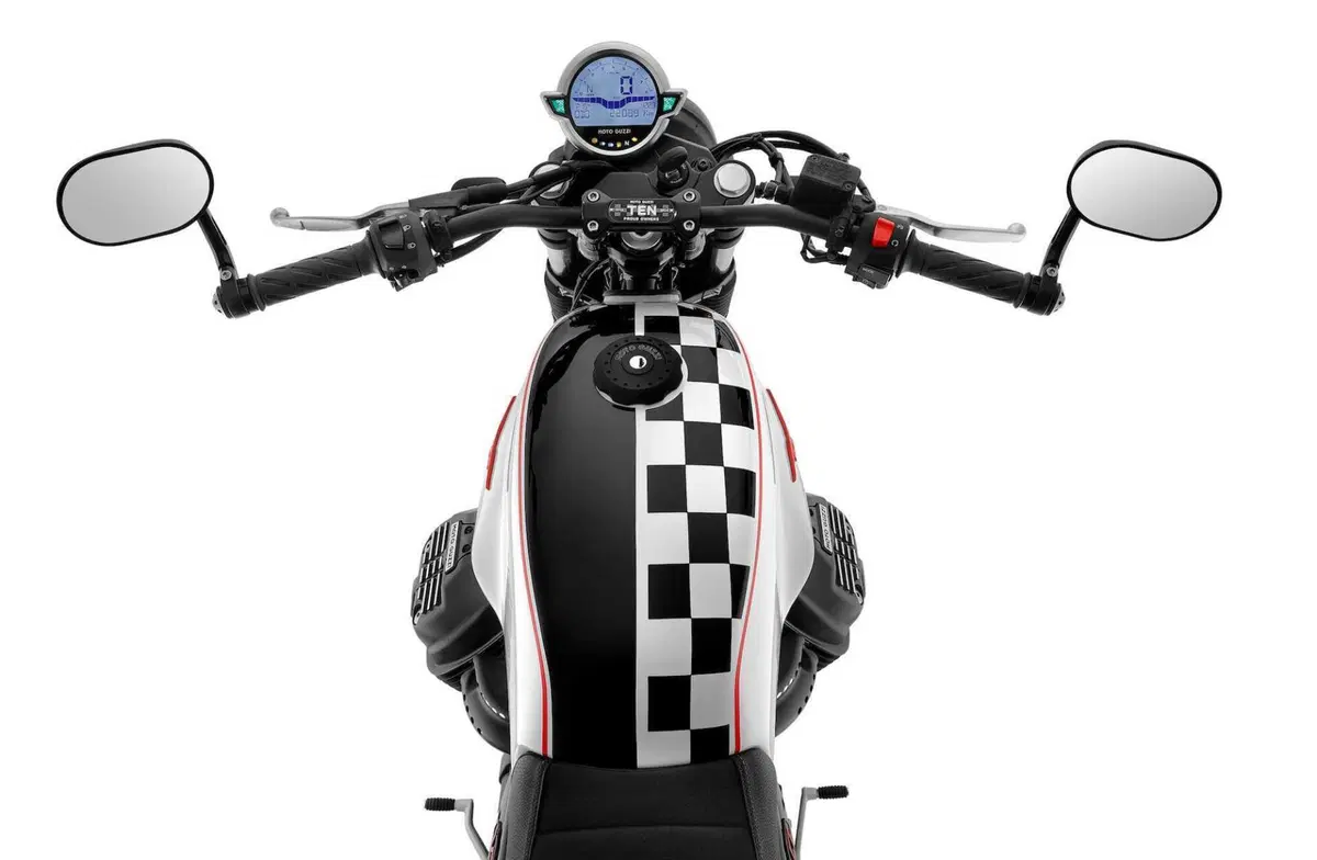 Moto Guzzi V7 Stone Ten: 10 anni insieme. (2)