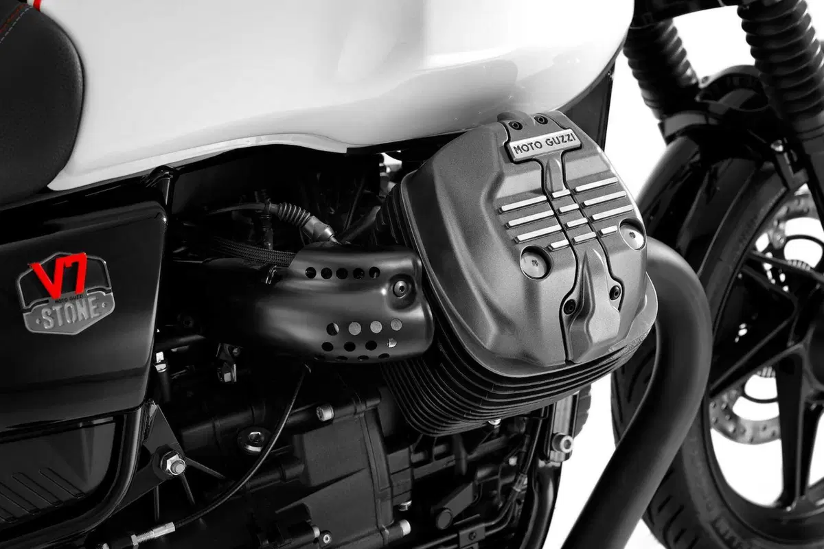 Moto Guzzi V7 Stone Ten: 10 anni insieme. (3)