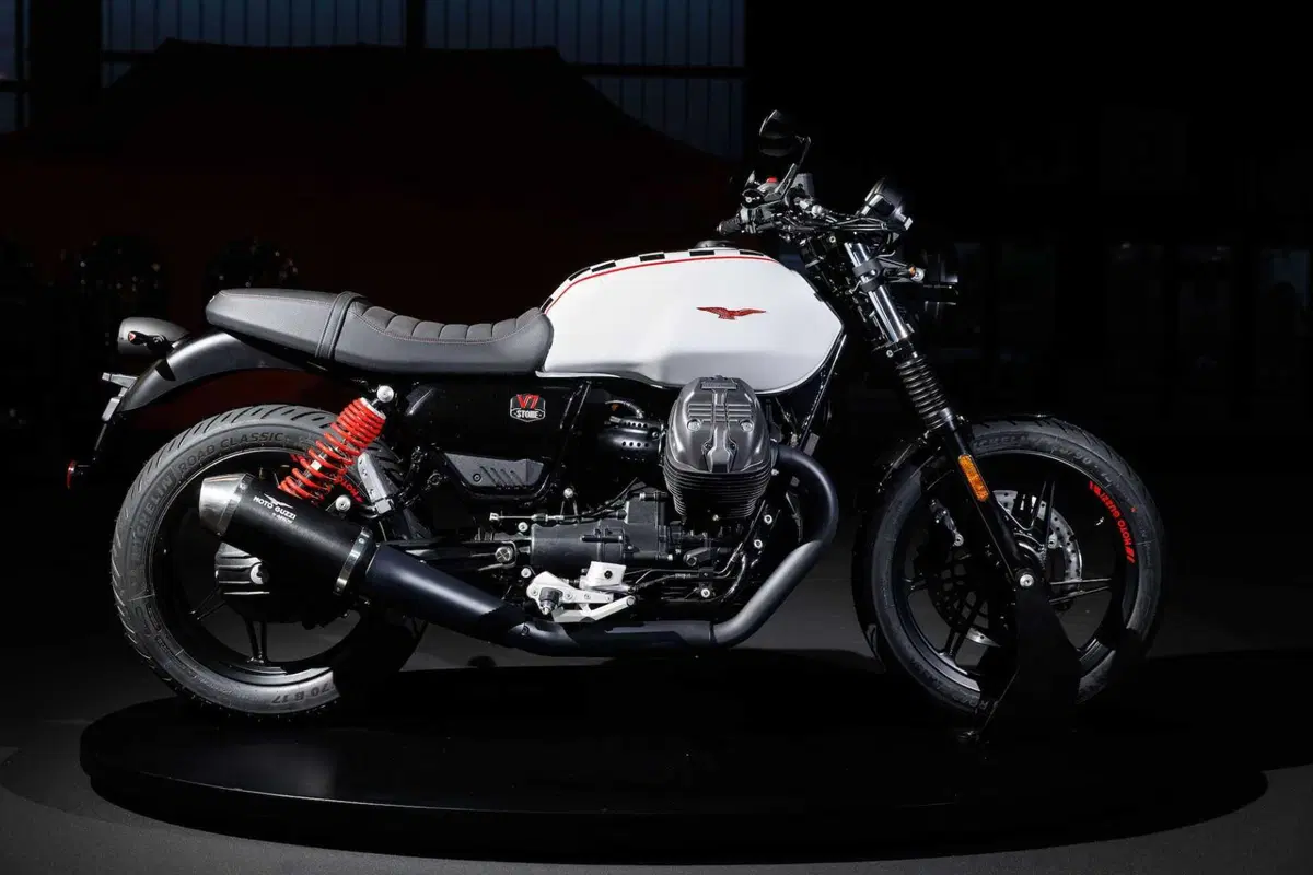 Moto Guzzi V7 Stone Ten: 10 anni insieme. (5)