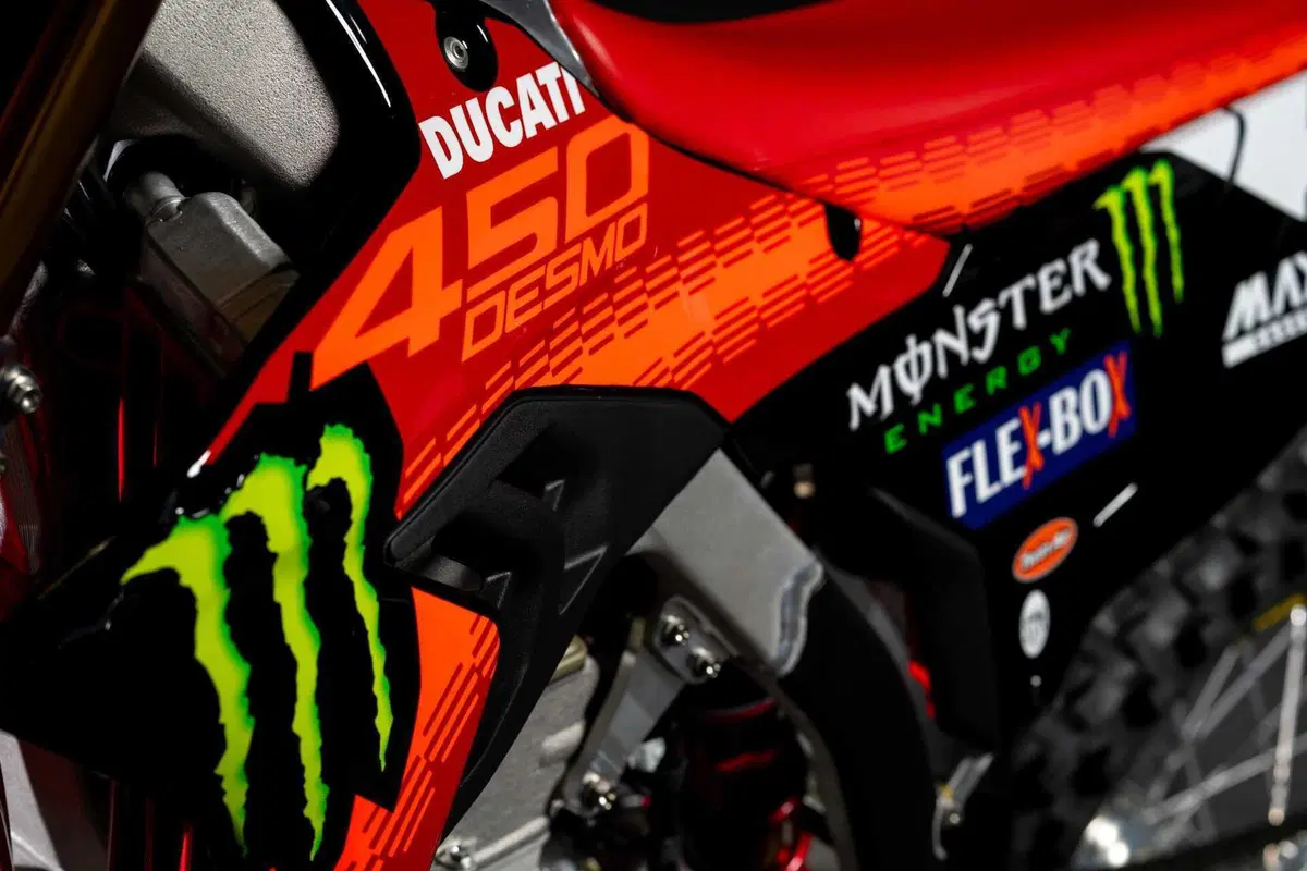 Ducati Desmo 450 MX, svelata la versione da gara (4)