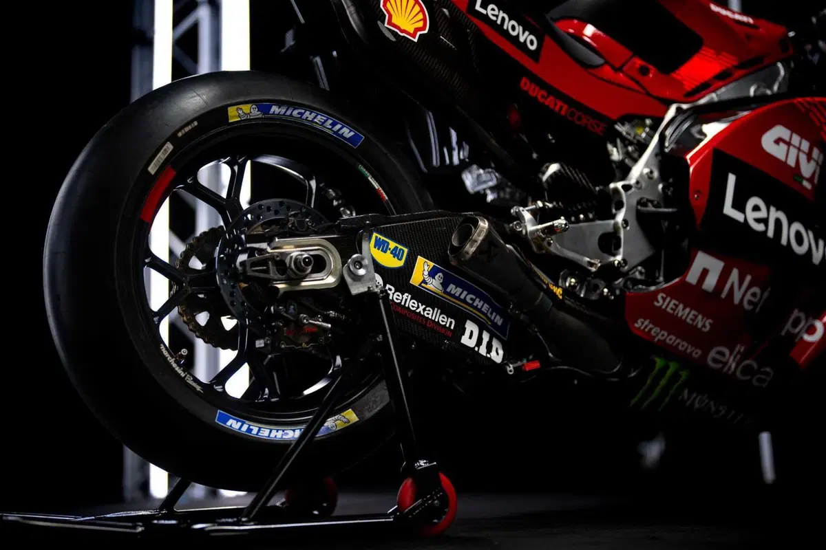 MotoGP 2024. Ecco le nuove GP24 Ducati: Pecco Bagnaia ed Enea Bastianini sono pronti! [GALLERY] (9)
