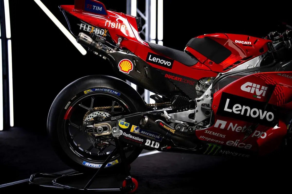 MotoGP 2024. Ecco le nuove GP24 Ducati: Pecco Bagnaia ed Enea Bastianini sono pronti! [GALLERY] (11)