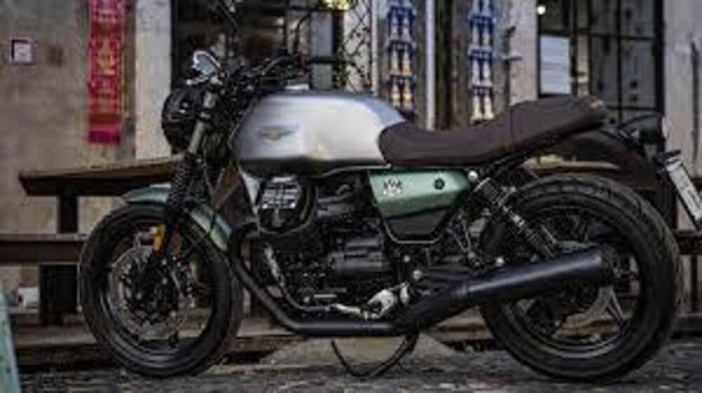 Moto Guzzi V7 Stone (2021 - 24)