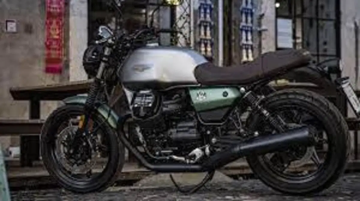 Moto Guzzi V7 Stone (2025 - 26)