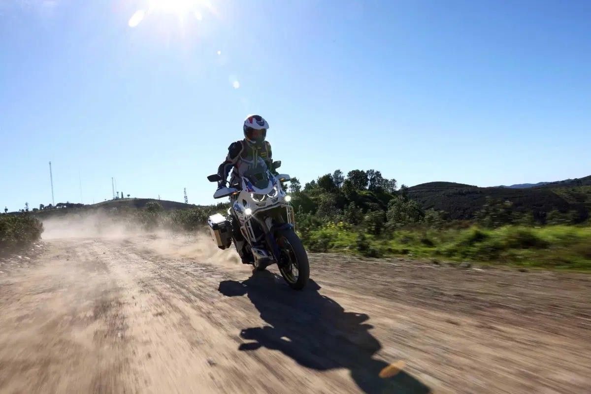 Honda Africa Twin Adventure Sports 2024 TEST: su strada è LA PIU' BELLA Africa di sempre! Ma in off? (10)