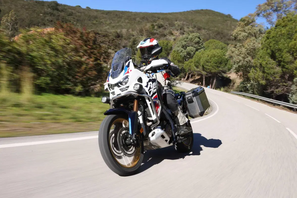 Honda Africa Twin Adventure Sports 2024 TEST: su strada è LA PIU' BELLA Africa di sempre! Ma in off? (8)