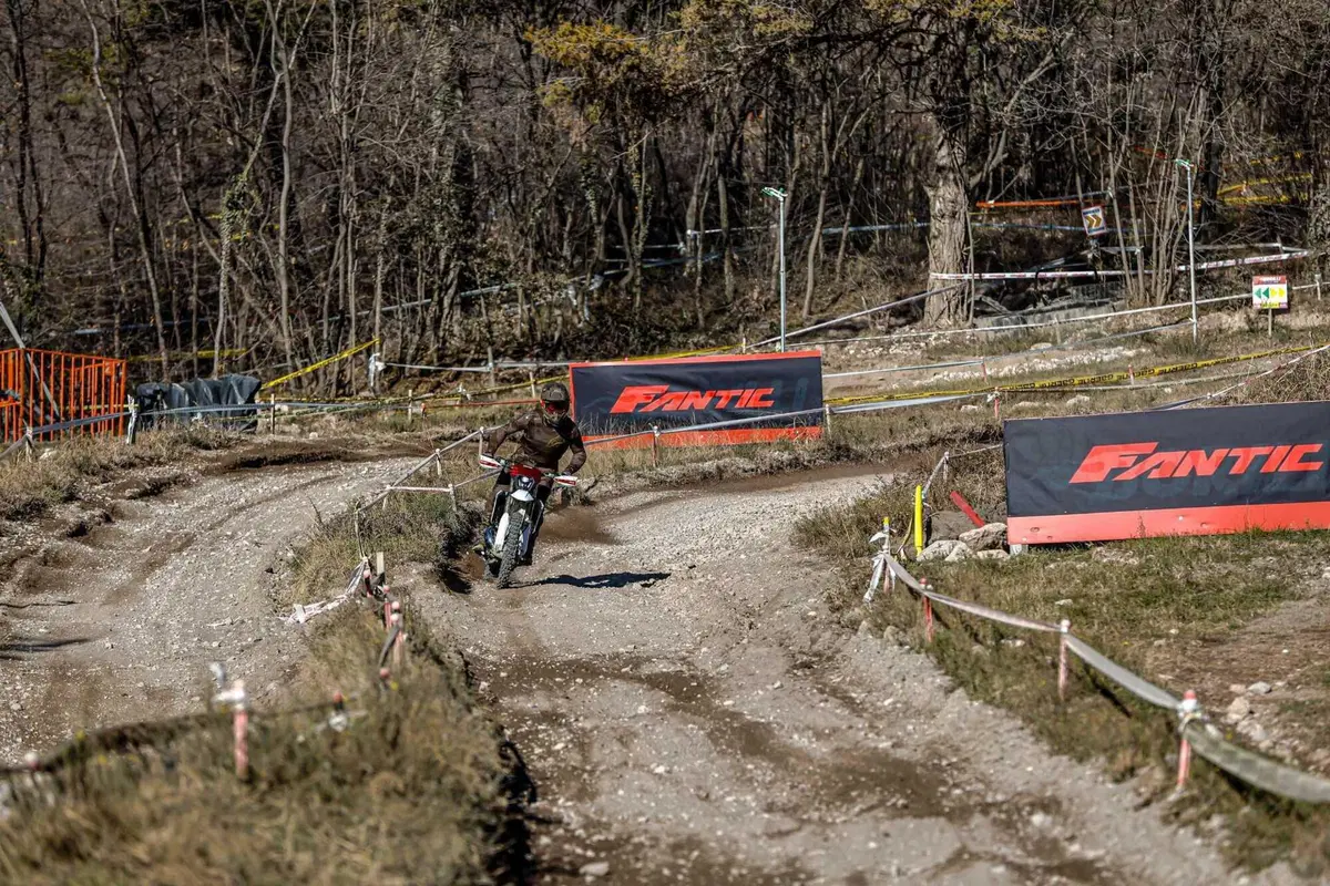 Il Futuro dell'Enduro è Italiano e Potente! Fantic Motor XE300 e XEF310 2024 TEST [VIDEO e GALLERY] (2)