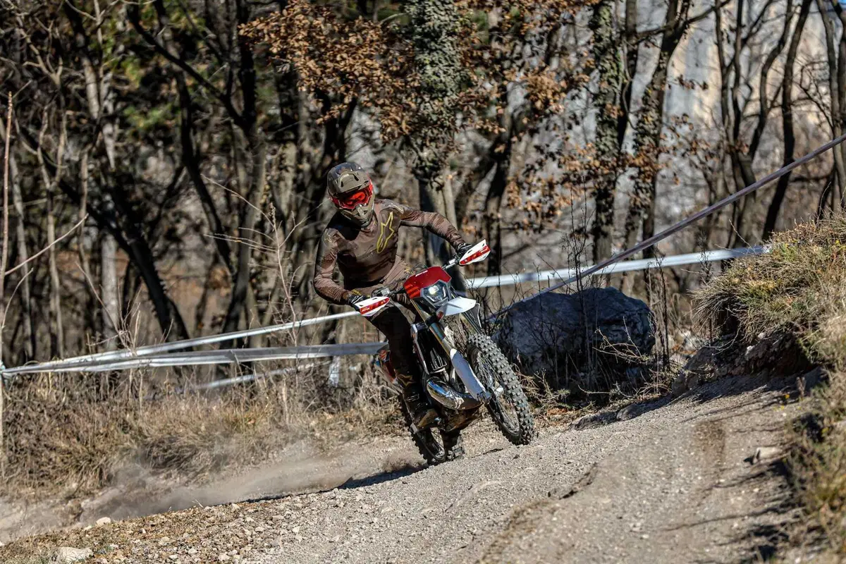 Il Futuro dell'Enduro è Italiano e Potente! Fantic Motor XE300 e XEF310 2024 TEST [VIDEO e GALLERY] (14)