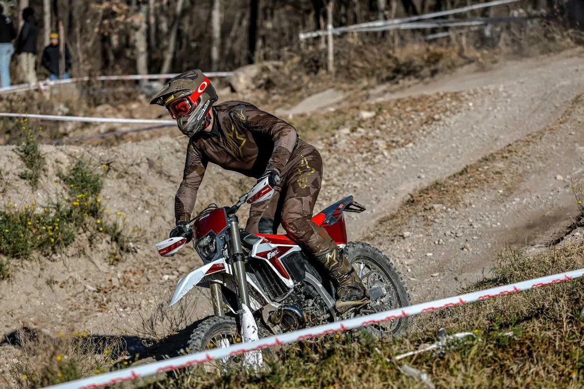 Il Futuro dell'Enduro è Italiano e Potente! Fantic Motor XE300 e XEF310 2024 TEST [VIDEO e GALLERY] (18)
