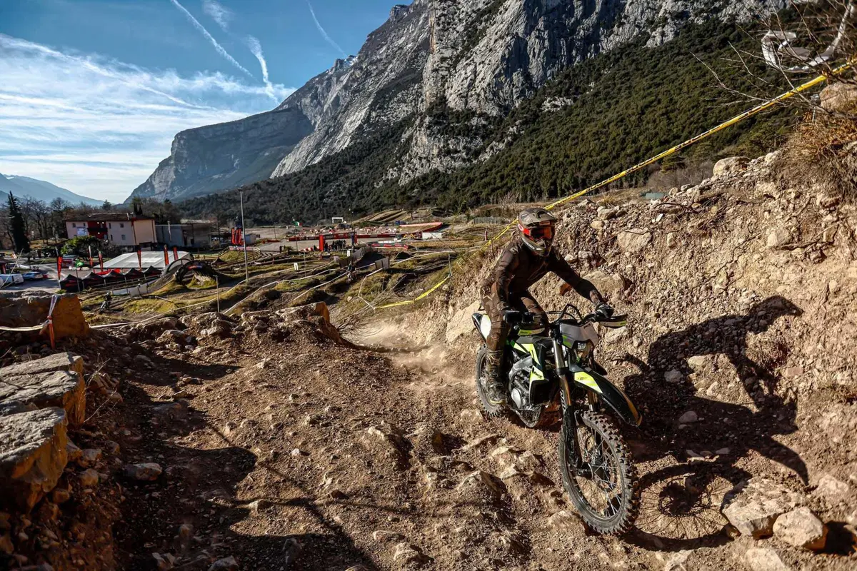 Il Futuro dell'Enduro è Italiano e Potente! Fantic Motor XE300 e XEF310 2024 TEST [VIDEO e GALLERY] (21)