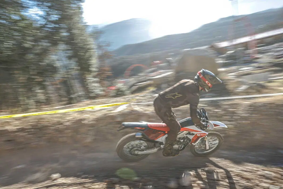 Il Futuro dell'Enduro è Italiano e Potente! Fantic Motor XE300 e XEF310 2024 TEST [VIDEO e GALLERY] (25)