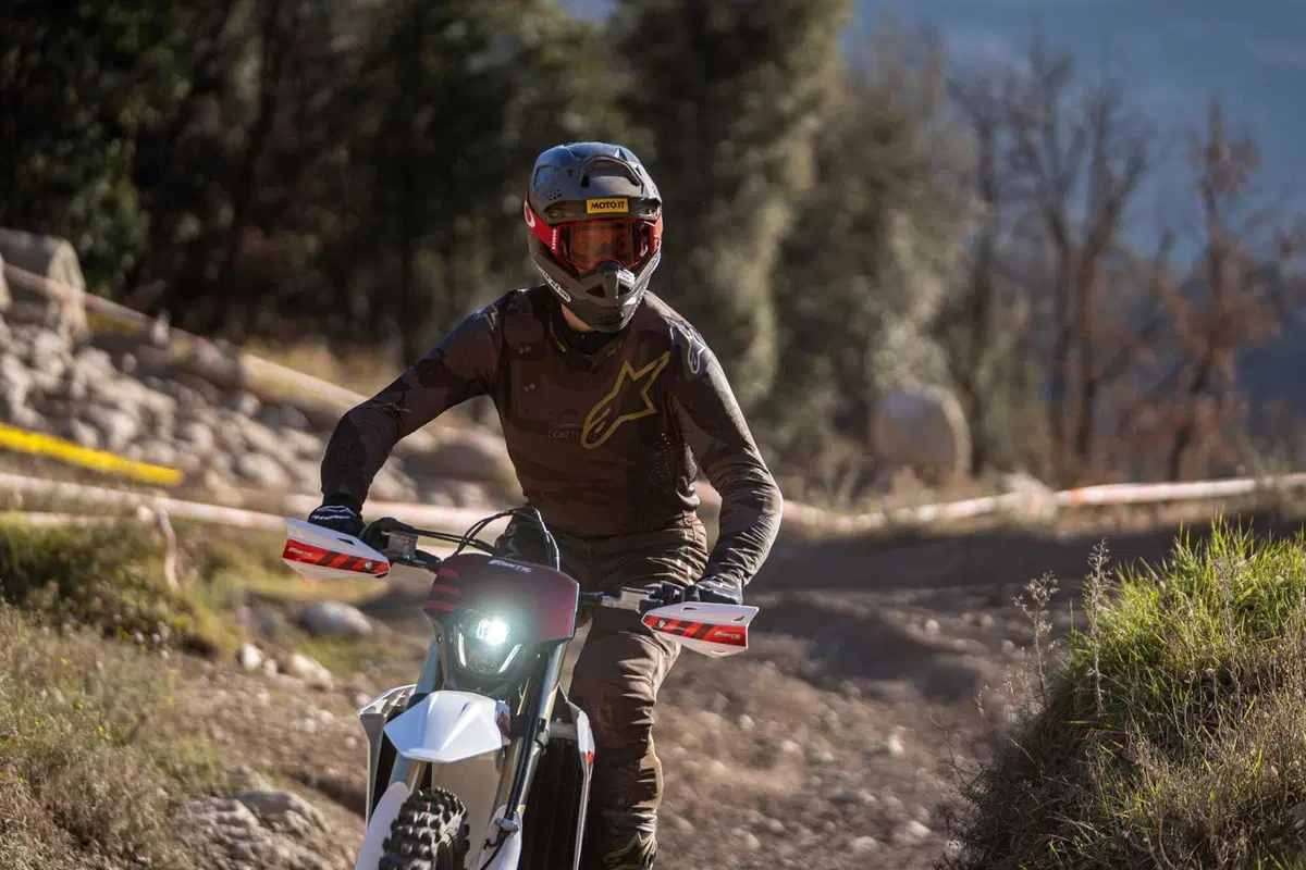 Il Futuro dell'Enduro è Italiano e Potente! Fantic Motor XE300 e XEF310 2024 TEST [VIDEO e GALLERY] (32)