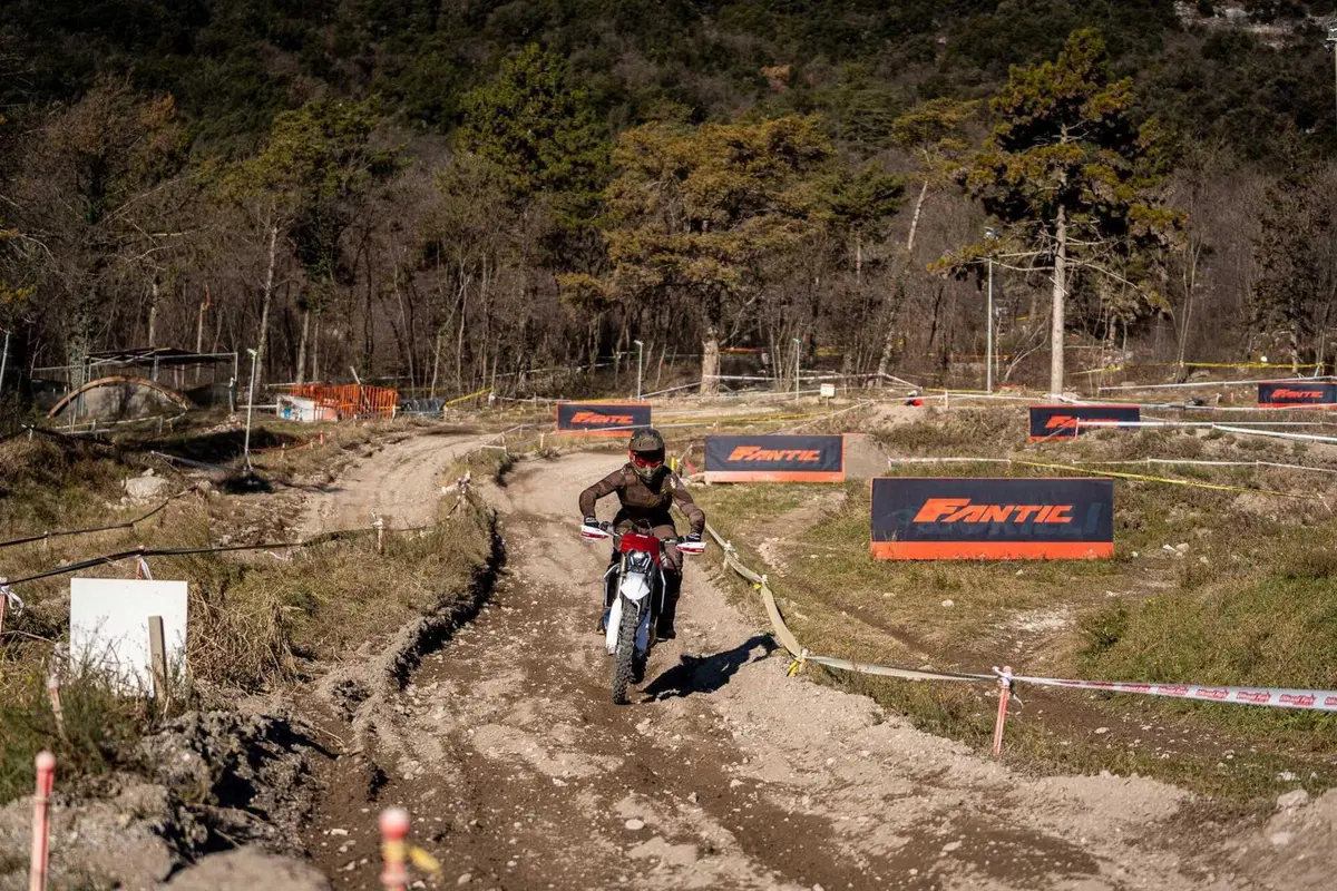 Il Futuro dell'Enduro è Italiano e Potente! Fantic Motor XE300 e XEF310 2024 TEST [VIDEO e GALLERY] (34)