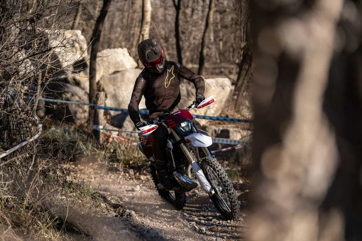 Il Futuro dell'Enduro è Italiano e Potente! Fantic Motor XE300 e XEF310 2024 TEST [VIDEO e GALLERY] (39)