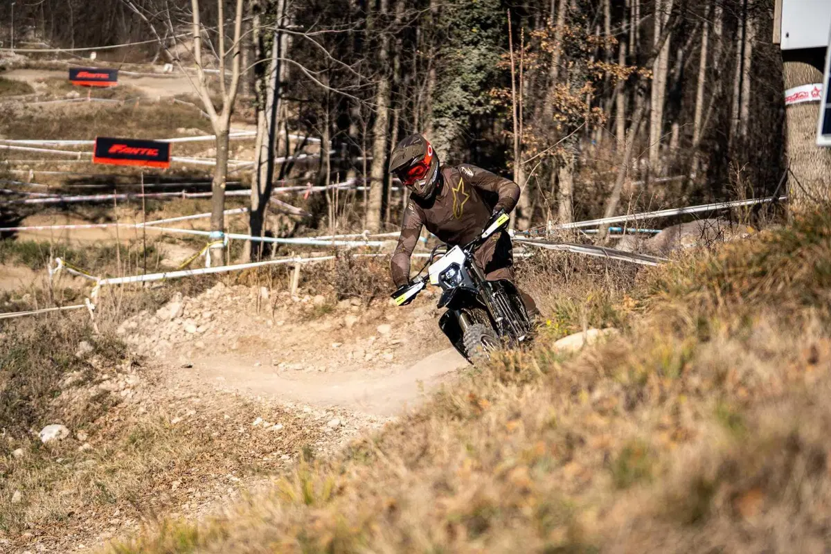Il Futuro dell'Enduro è Italiano e Potente! Fantic Motor XE300 e XEF310 2024 TEST [VIDEO e GALLERY] (45)