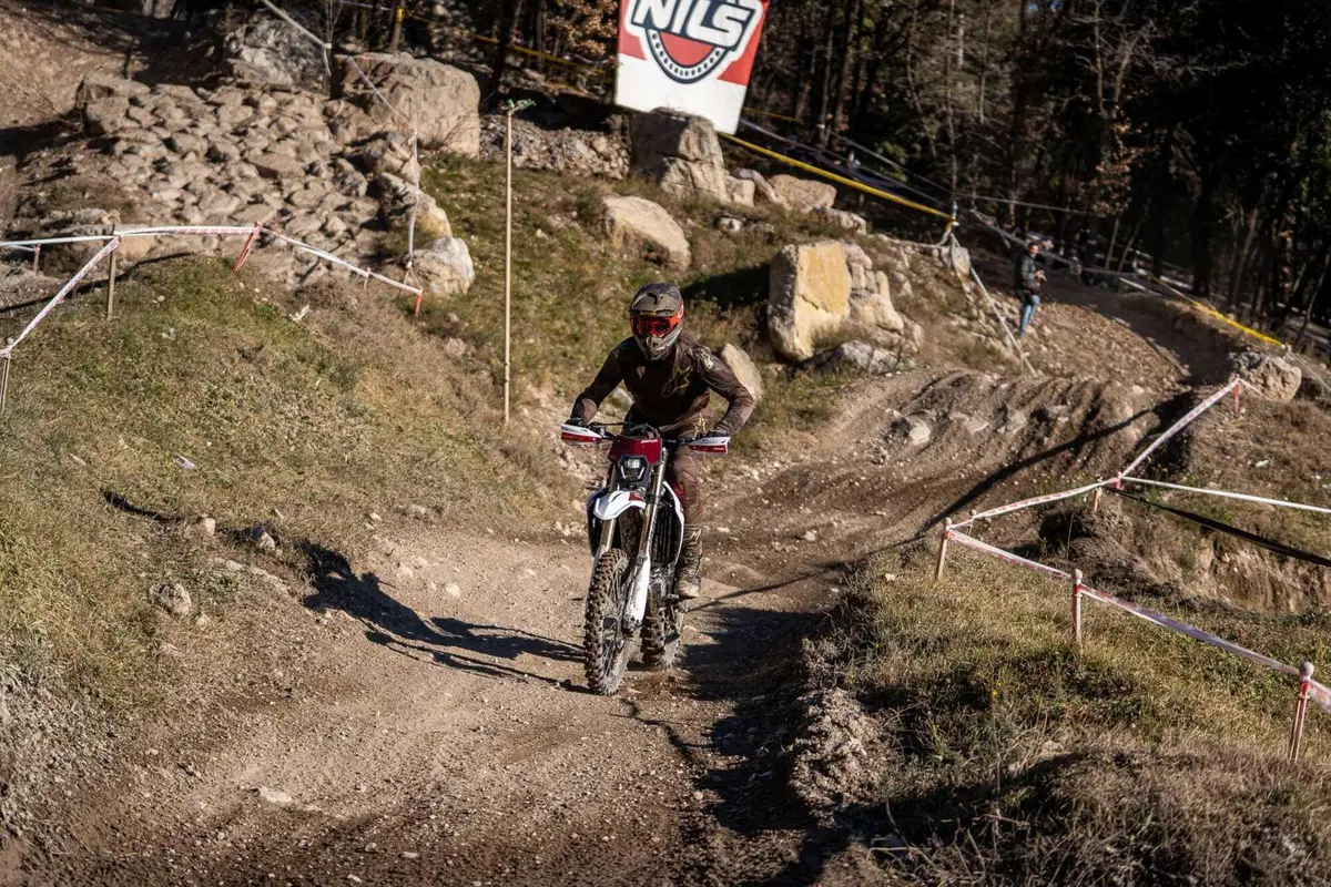 Il Futuro dell'Enduro è Italiano e Potente! Fantic Motor XE300 e XEF310 2024 TEST [VIDEO e GALLERY] (46)
