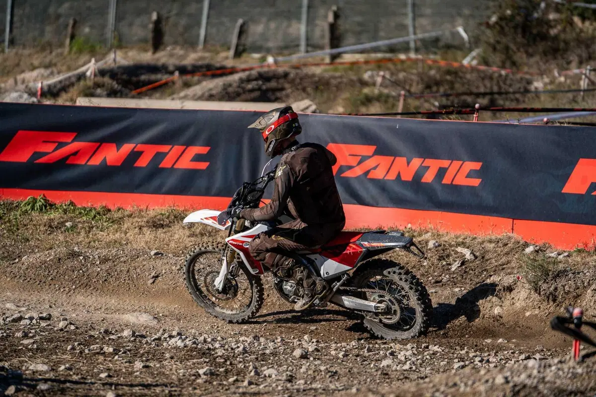 Il Futuro dell'Enduro è Italiano e Potente! Fantic Motor XE300 e XEF310 2024 TEST [VIDEO e GALLERY] (47)