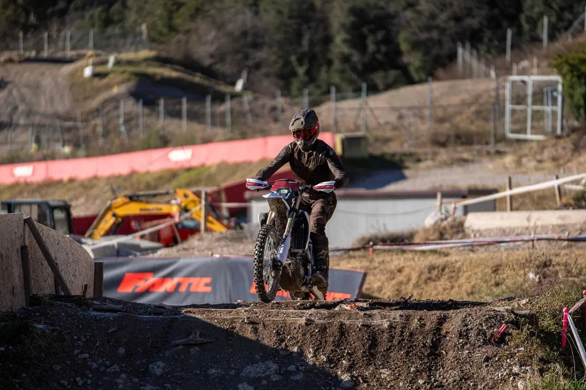 Il Futuro dell'Enduro è Italiano e Potente! Fantic Motor XE300 e XEF310 2024 TEST [VIDEO e GALLERY] (48)