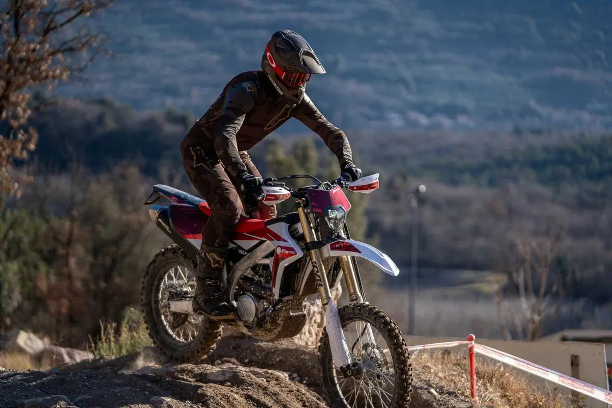 Il Futuro dell'Enduro è Italiano e Potente! Fantic Motor XE300 e XEF310 2024 TEST [VIDEO e GALLERY] (51)