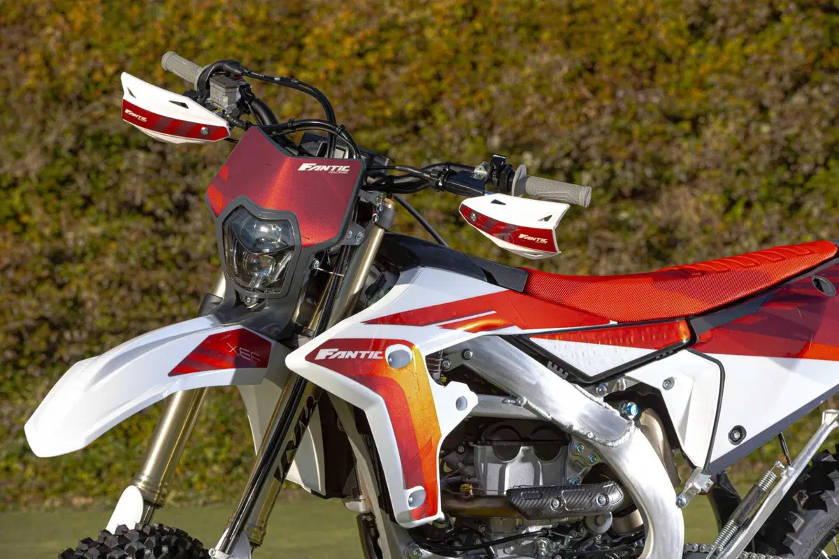Il Futuro dell'Enduro è Italiano e Potente! Fantic Motor XE300 e XEF310 2024 TEST [VIDEO e GALLERY] (55)