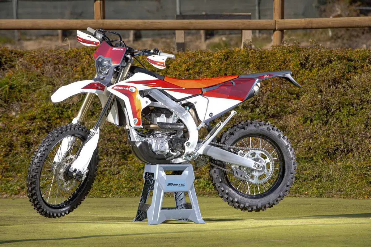 Il Futuro dell'Enduro è Italiano e Potente! Fantic Motor XE300 e XEF310 2024 TEST [VIDEO e GALLERY] (56)