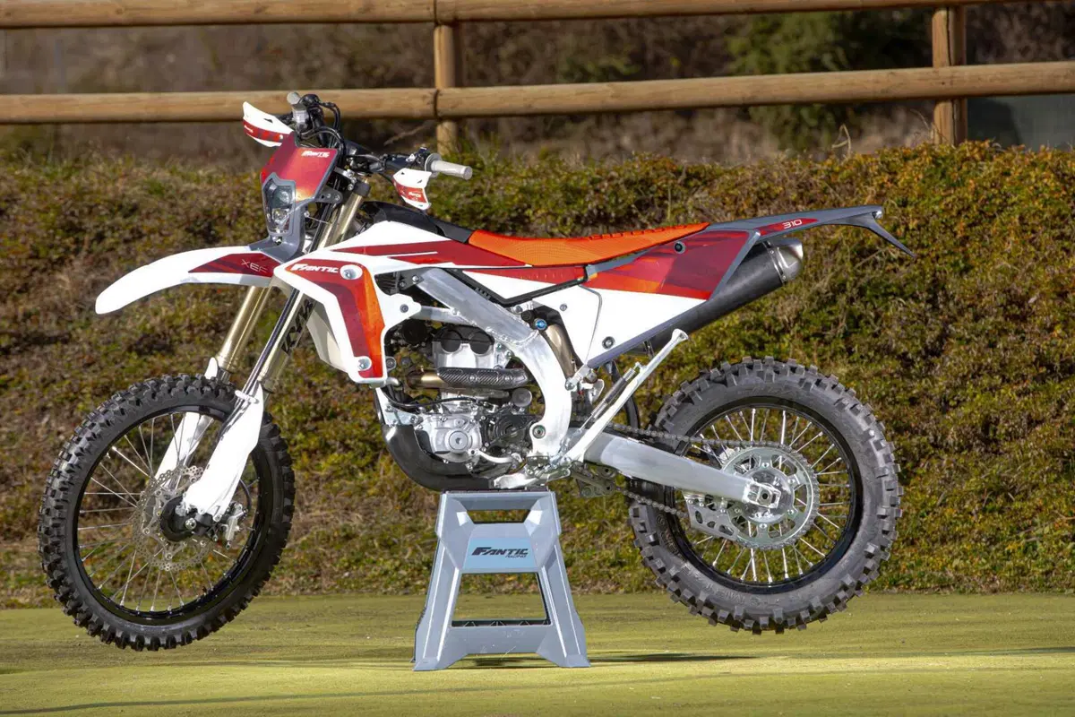 Il Futuro dell'Enduro è Italiano e Potente! Fantic Motor XE300 e XEF310 2024 TEST [VIDEO e GALLERY] (57)