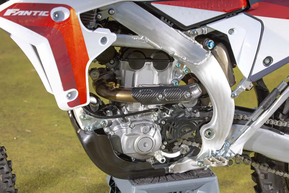 Il Futuro dell'Enduro è Italiano e Potente! Fantic Motor XE300 e XEF310 2024 TEST [VIDEO e GALLERY] (60)