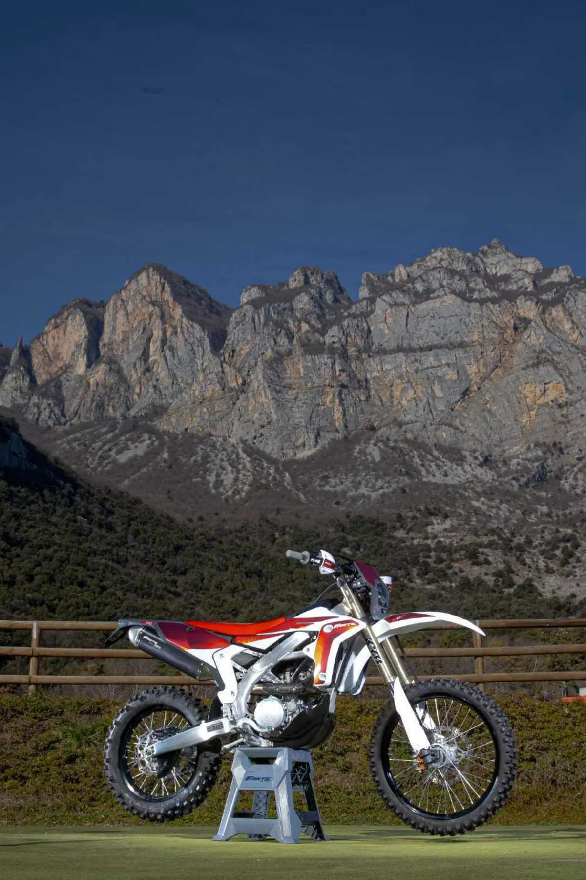 Il Futuro dell'Enduro è Italiano e Potente! Fantic Motor XE300 e XEF310 2024 TEST [VIDEO e GALLERY] (119)