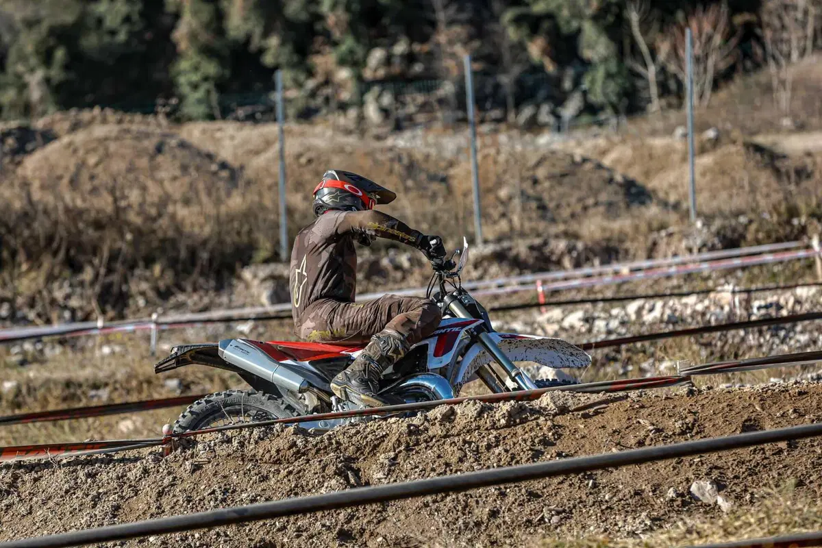 Il Futuro dell'Enduro è Italiano e Potente! Fantic Motor XE300 e XEF310 2024 TEST [VIDEO e GALLERY]