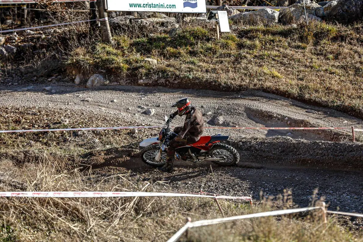 Il Futuro dell'Enduro è Italiano e Potente! Fantic Motor XE300 e XEF310 2024 TEST [VIDEO e GALLERY] (9)