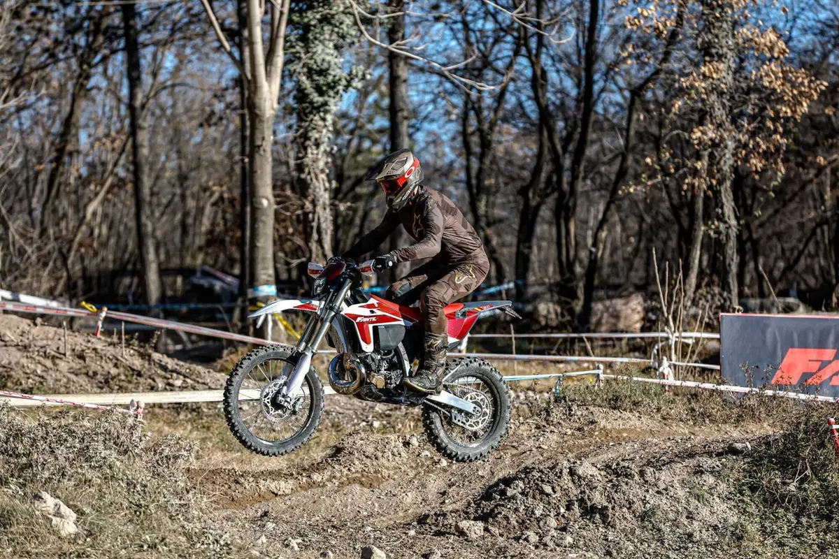 Il Futuro dell'Enduro è Italiano e Potente! Fantic Motor XE300 e XEF310 2024 TEST [VIDEO e GALLERY] (10)