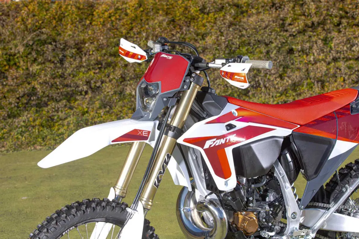 Il Futuro dell'Enduro è Italiano e Potente! Fantic Motor XE300 e XEF310 2024 TEST [VIDEO e GALLERY] (16)