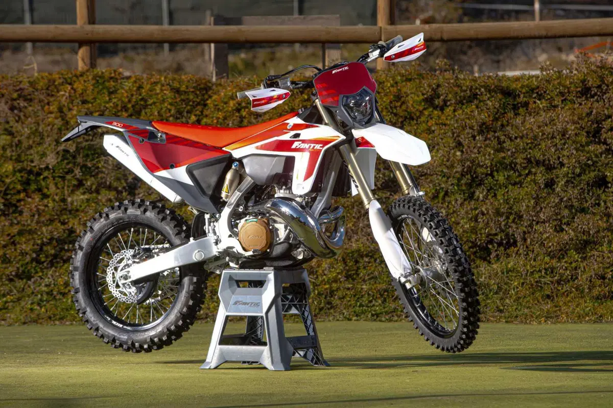 Il Futuro dell'Enduro è Italiano e Potente! Fantic Motor XE300 e XEF310 2024 TEST [VIDEO e GALLERY] (20)