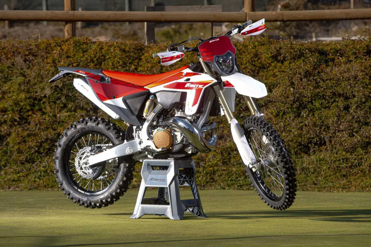 Il Futuro dell'Enduro è Italiano e Potente! Fantic Motor XE300 e XEF310 2024 TEST [VIDEO e GALLERY] (21)