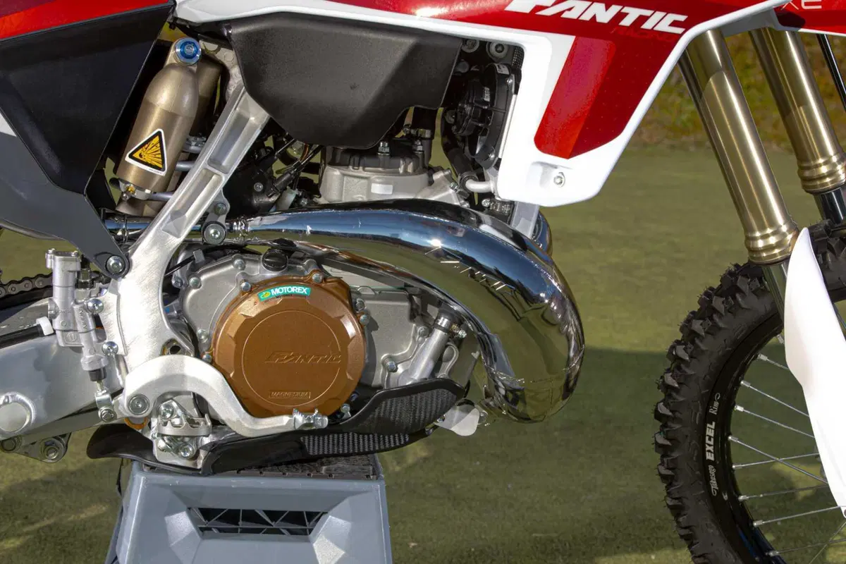 Il Futuro dell'Enduro è Italiano e Potente! Fantic Motor XE300 e XEF310 2024 TEST [VIDEO e GALLERY] (36)