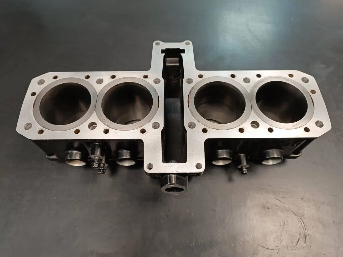 Cilindri e pistoni GPz600r Kawasaki