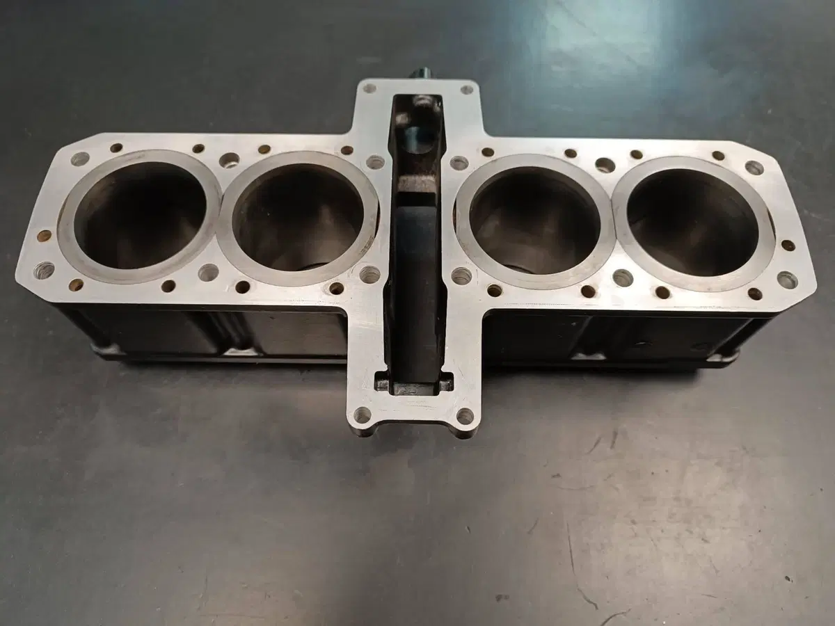 Cilindri e pistoni GPz600r Kawasaki (6)