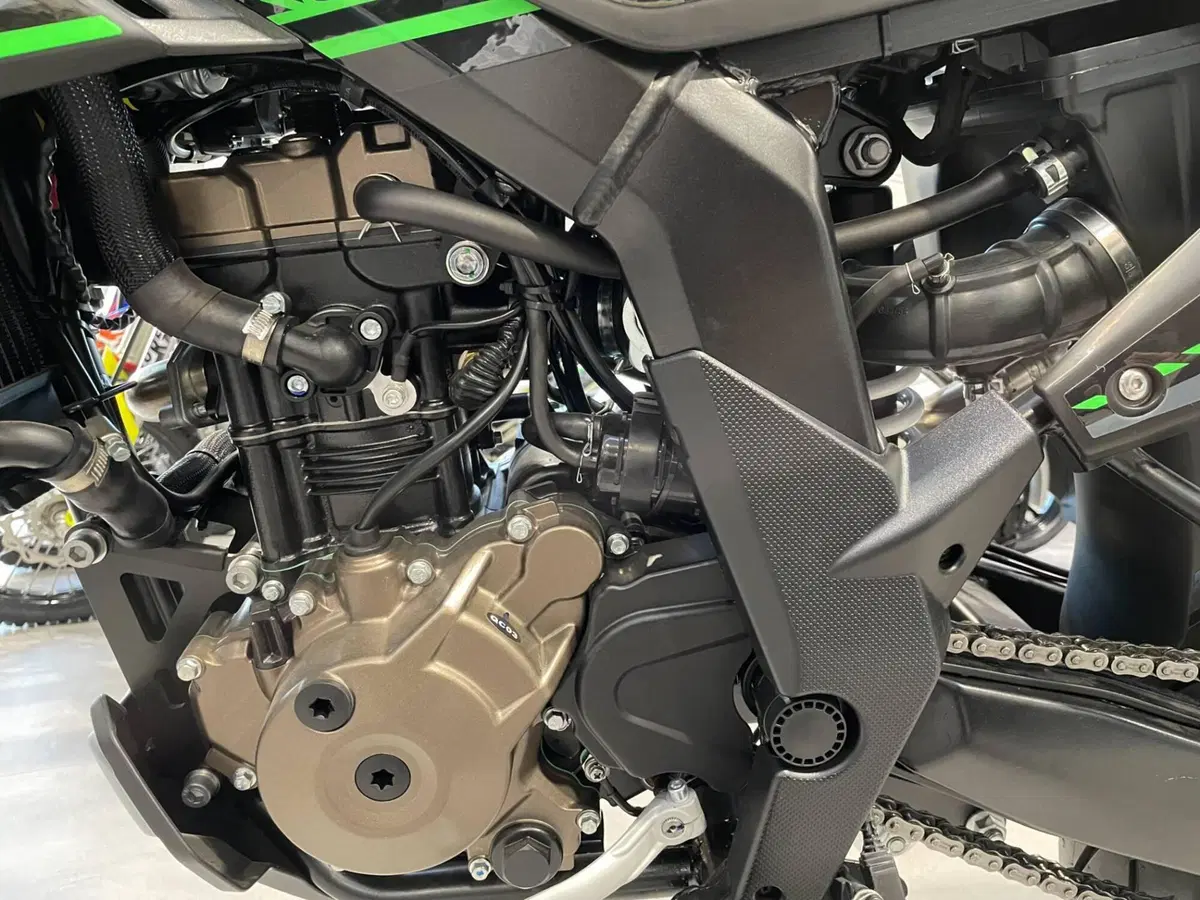 Kl KXE 125 Motard (2022 - 24) (4)