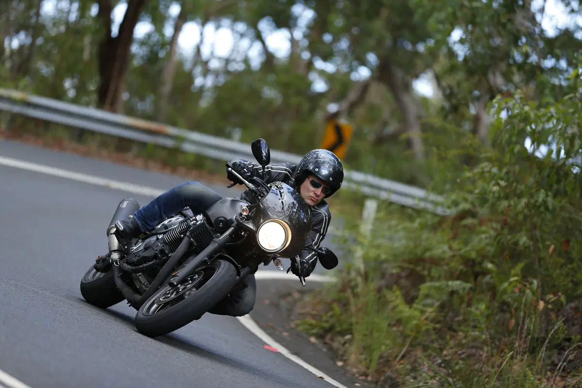 Yamaha XJR 1300 e XJR 1300 Racer 2015 (8)